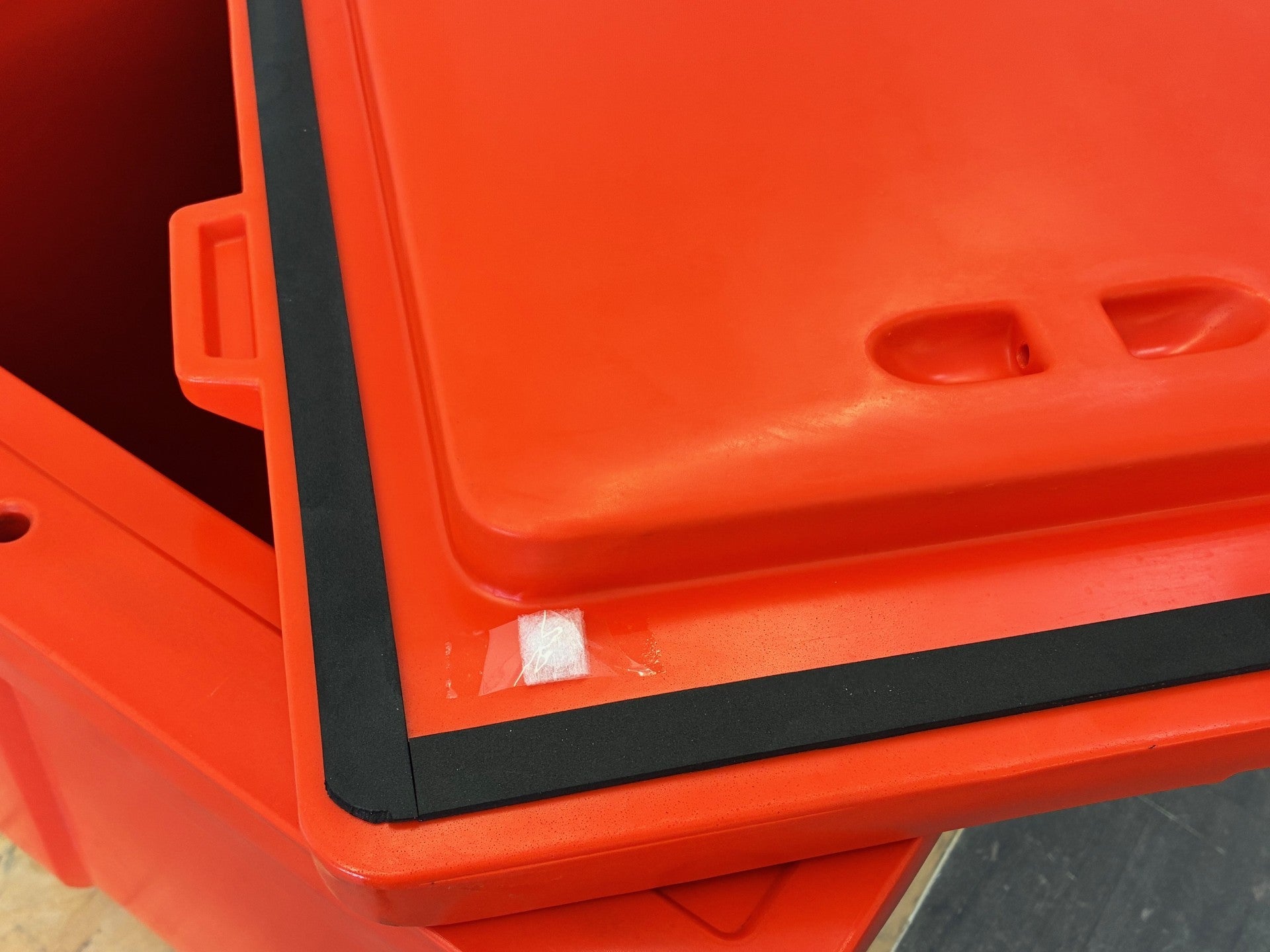 t300-tropical-ice-box-interior-lid-300-litre-capacity